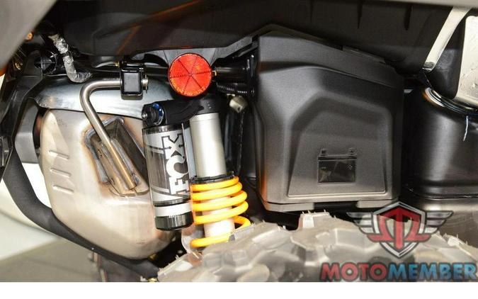 2026 Can-Am Outlander XT-P 1000R Mineral Grey & Orange Crush
