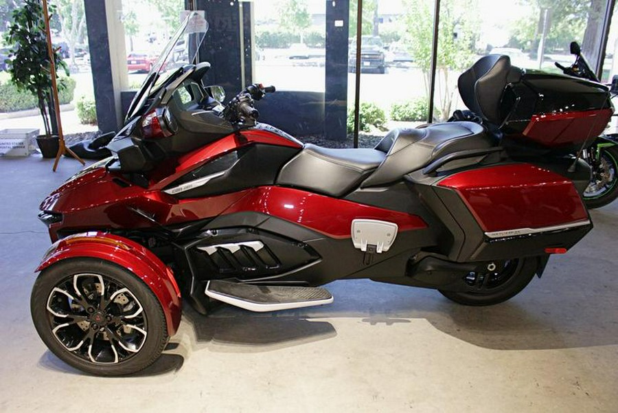 2023 Can-Am® Spyder RT Limited Dark Wheels