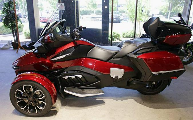 2023 Can-Am® Spyder RT Limited Dark Wheels