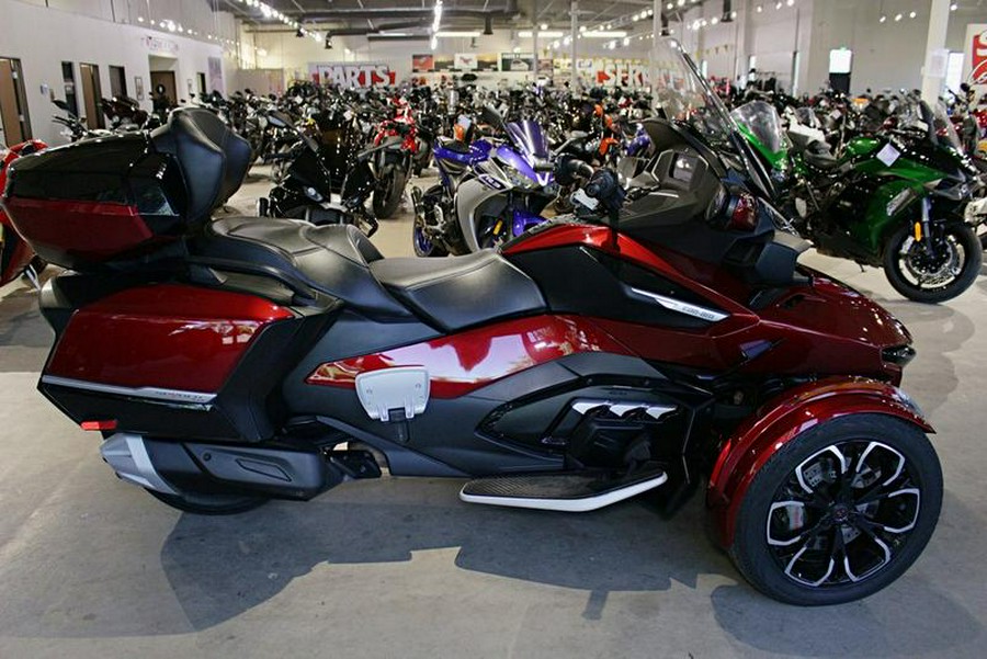 2023 Can-Am® Spyder RT Limited Dark Wheels