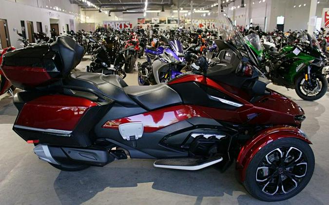 2023 Can-Am® Spyder RT Limited Dark Wheels