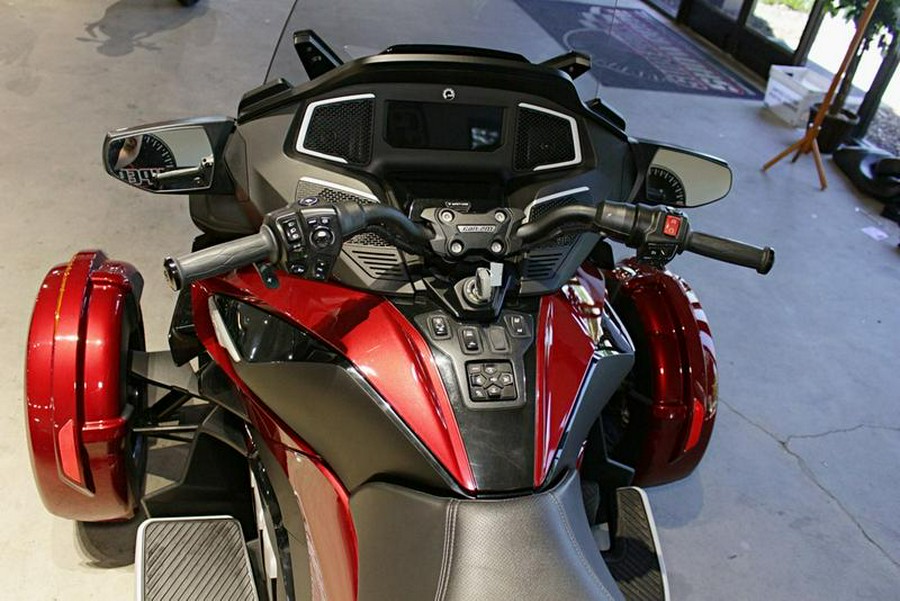2023 Can-Am® Spyder RT Limited Dark Wheels