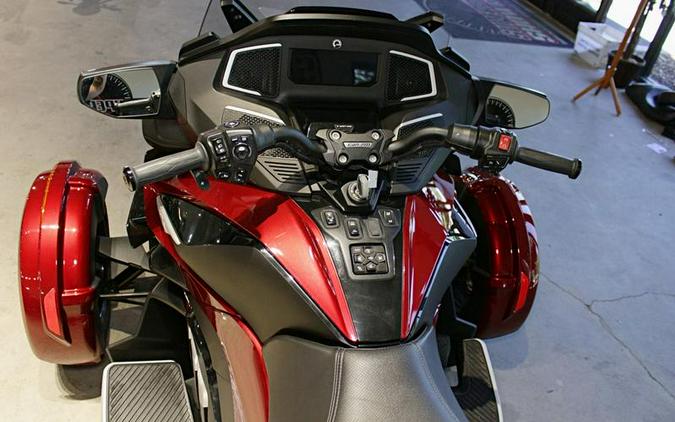 2023 Can-Am® Spyder RT Limited Dark Wheels