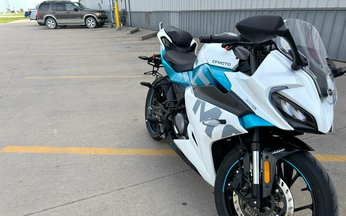 2022 CFMOTO 300SS