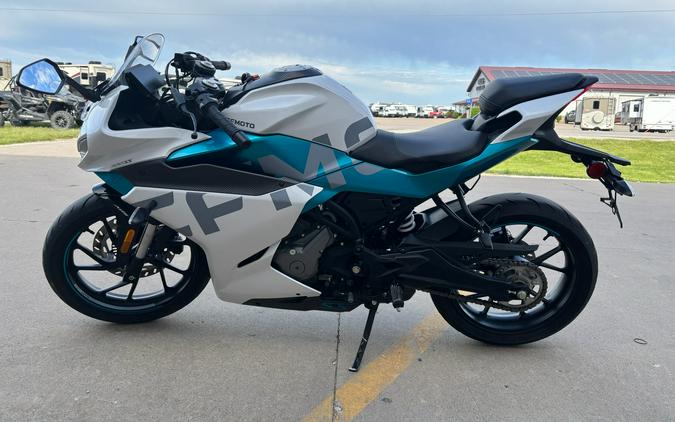 2022 CFMOTO 300SS