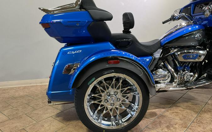 2026 Harley-Davidson® FLHLTSE CVO Street Glide 3 Limited Electric Coast CVO Two-Tone