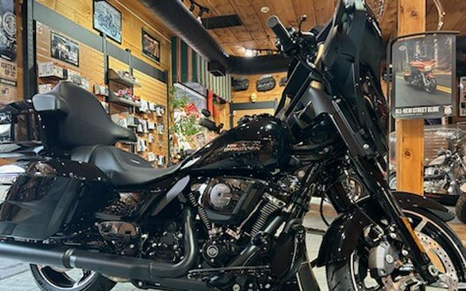 2024 Harley-Davidson Street Glide® Vivid Black (Black Finish w/Cast Wheels)