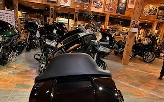 2024 Harley-Davidson Street Glide® Vivid Black (Black Finish w/Cast Wheels)