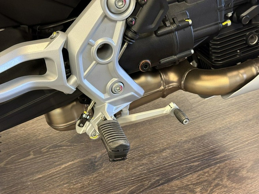 2025 Moto Guzzi V85 TT