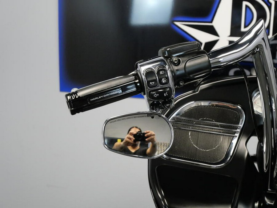 2017 Harley-Davidson® FLTRX - Road Glide®