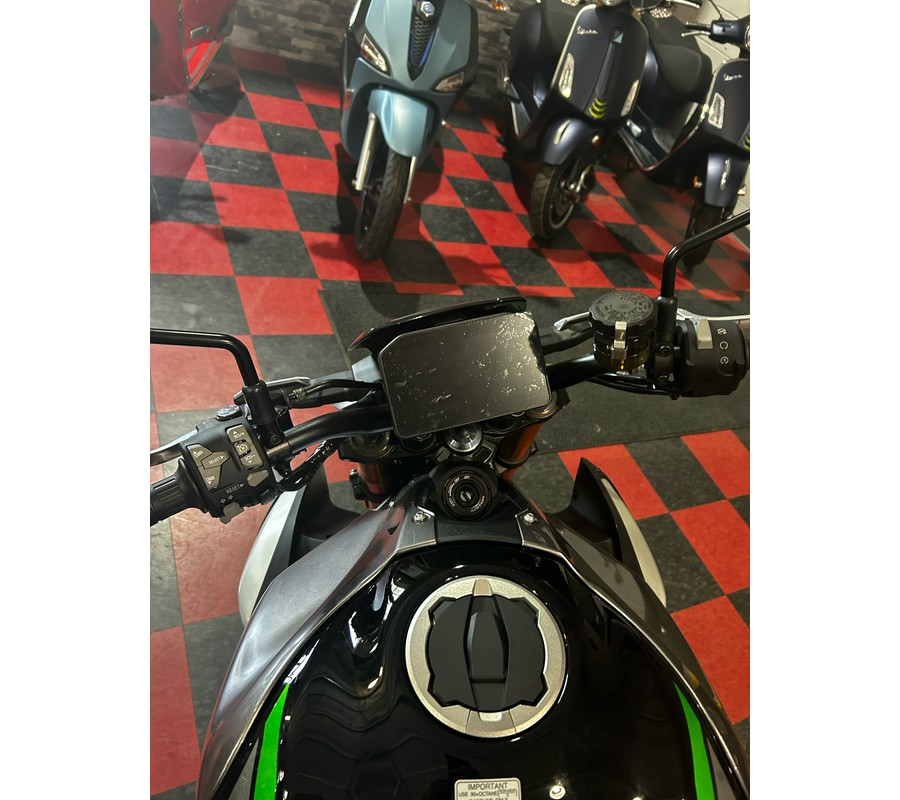 2025 Kawasaki Z900 SE ABS