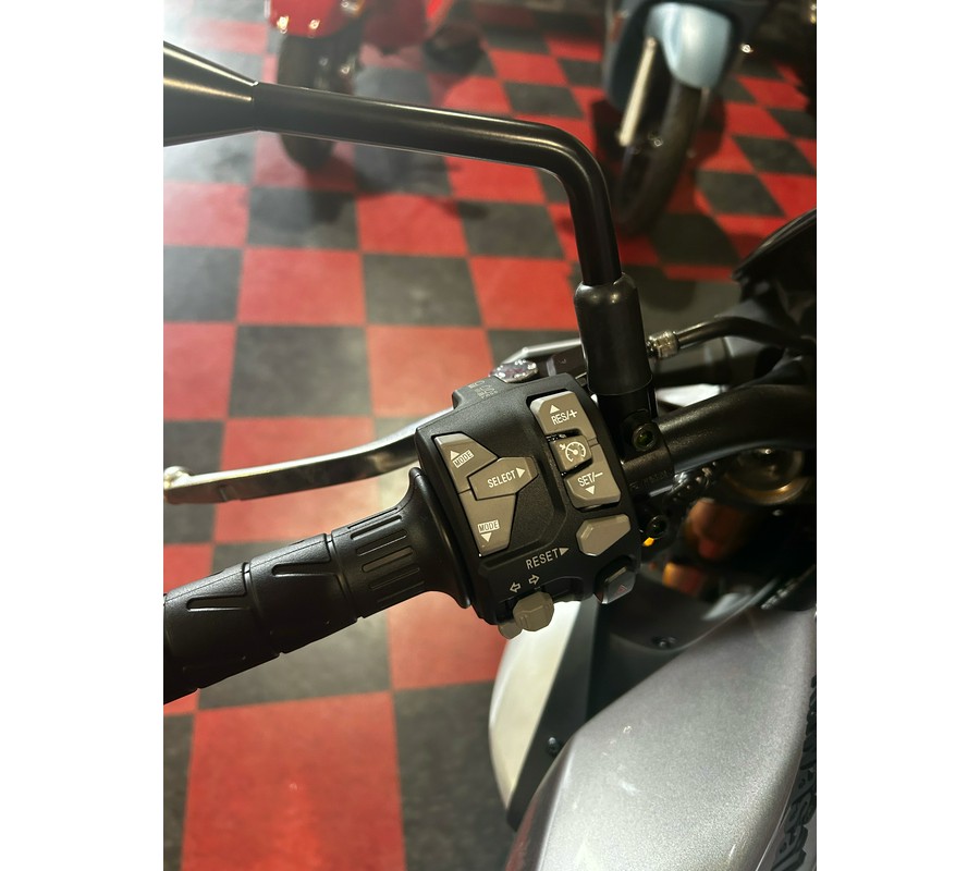 2025 Kawasaki Z900 SE ABS