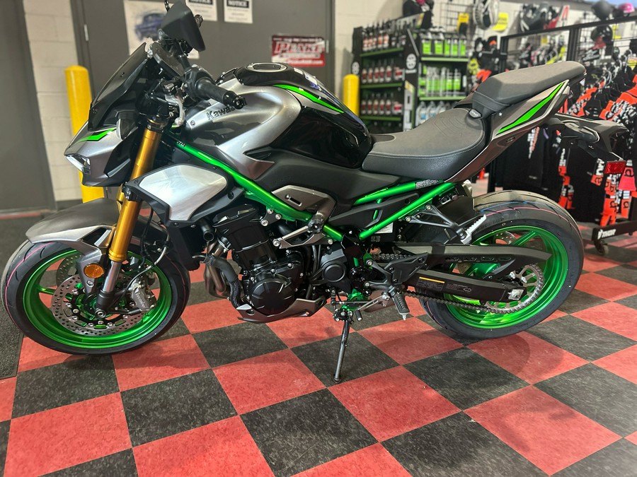 2025 Kawasaki Z900 SE ABS