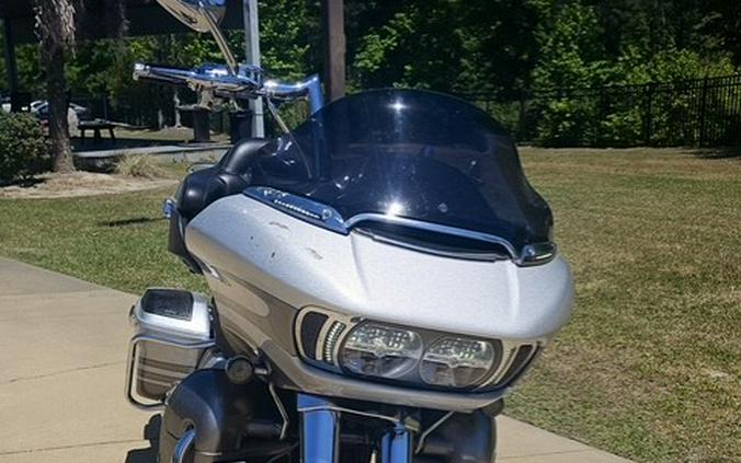 2016 Harley-Davidson® CVO™ Road Glide® Ultra Stardust Silver/Palladium Silver