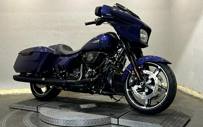 Harley-Davidson® Street Glide® 2026 Purple Abyss Black Trim
