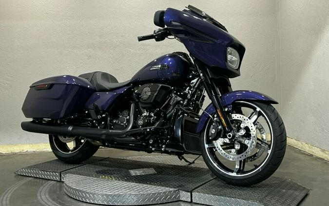 Harley-Davidson® Street Glide® 2026 Purple Abyss Black Trim