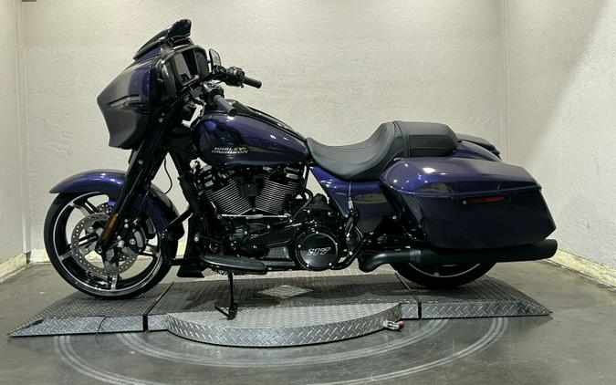 Harley-Davidson® Street Glide® 2026 Purple Abyss Black Trim