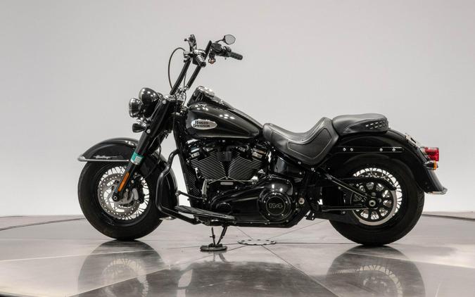 2021 HARLEY-DAVIDSON FLHCS HERITAGE CLASSIC 114 in Vivid Black