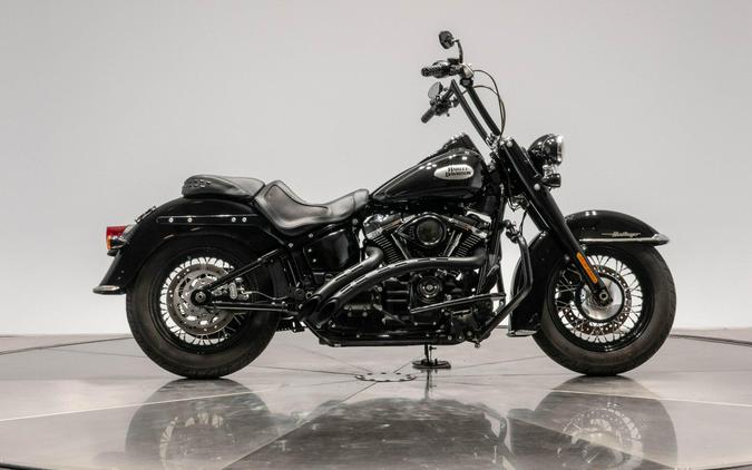 2021 HARLEY-DAVIDSON FLHCS HERITAGE CLASSIC 114 in Vivid Black