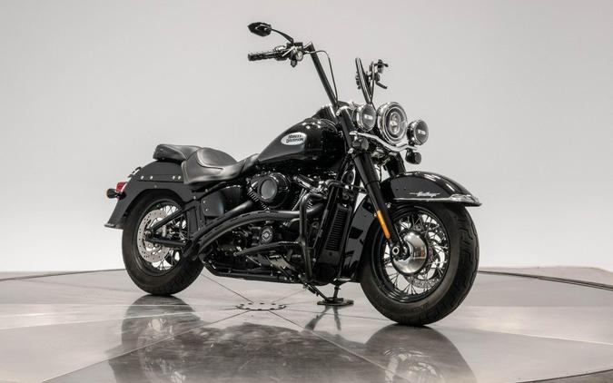 2021 HARLEY-DAVIDSON FLHCS HERITAGE CLASSIC 114 in Vivid Black
