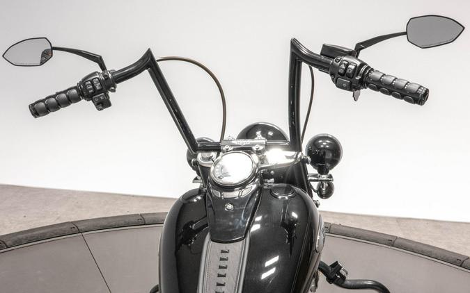 2021 HARLEY-DAVIDSON FLHCS HERITAGE CLASSIC 114 in Vivid Black