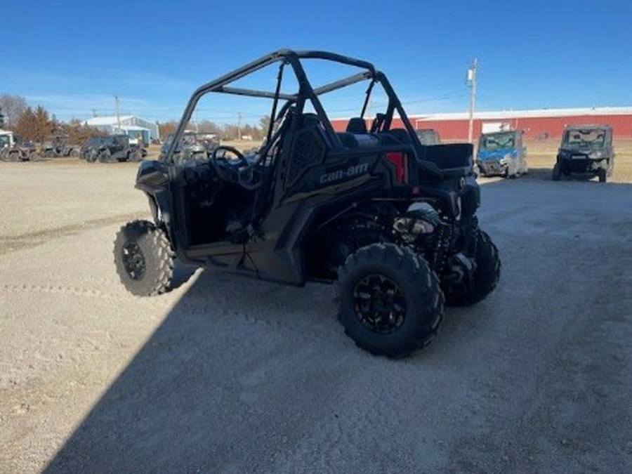 2025 Can-Am Maverick Trail DPS 700