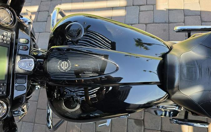 2011 Harley-Davidson Street Glide FLHXSE2 - CVO