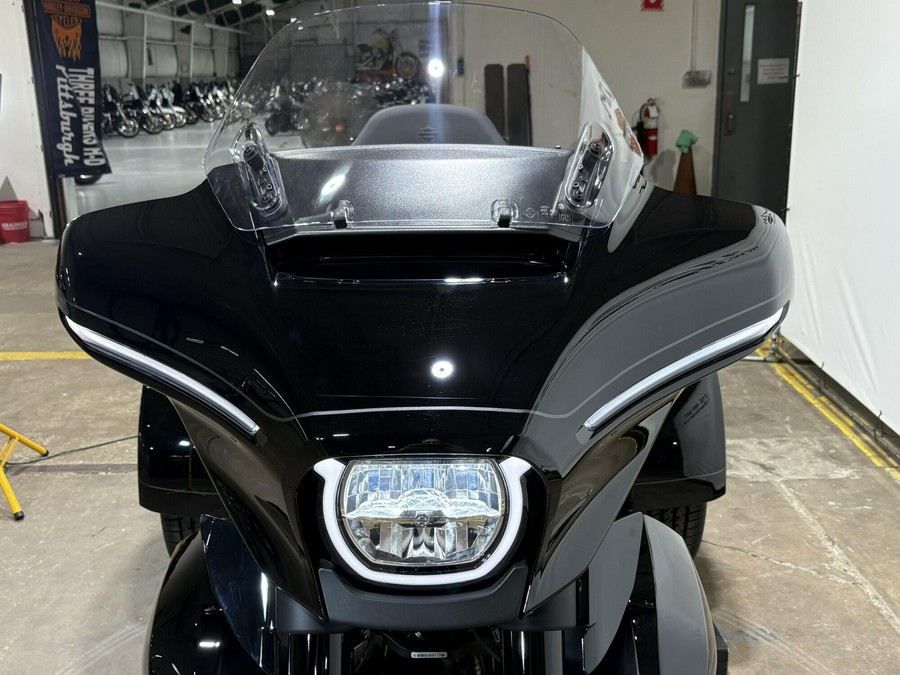 2026 Harley-Davidson® Street Glide 3 Limited Vivid Black Black Trim