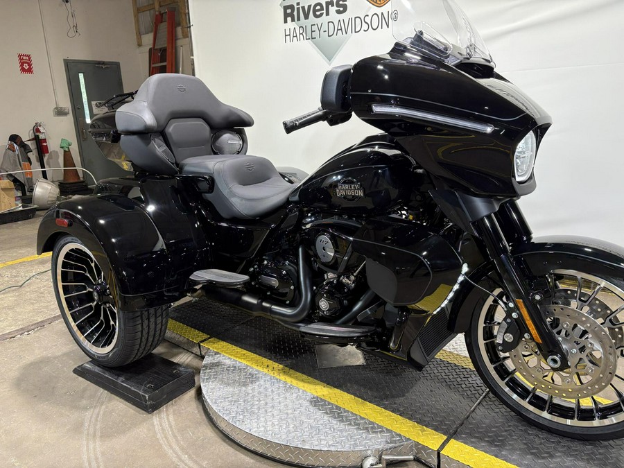 2026 Harley-Davidson® Street Glide 3 Limited Vivid Black Black Trim