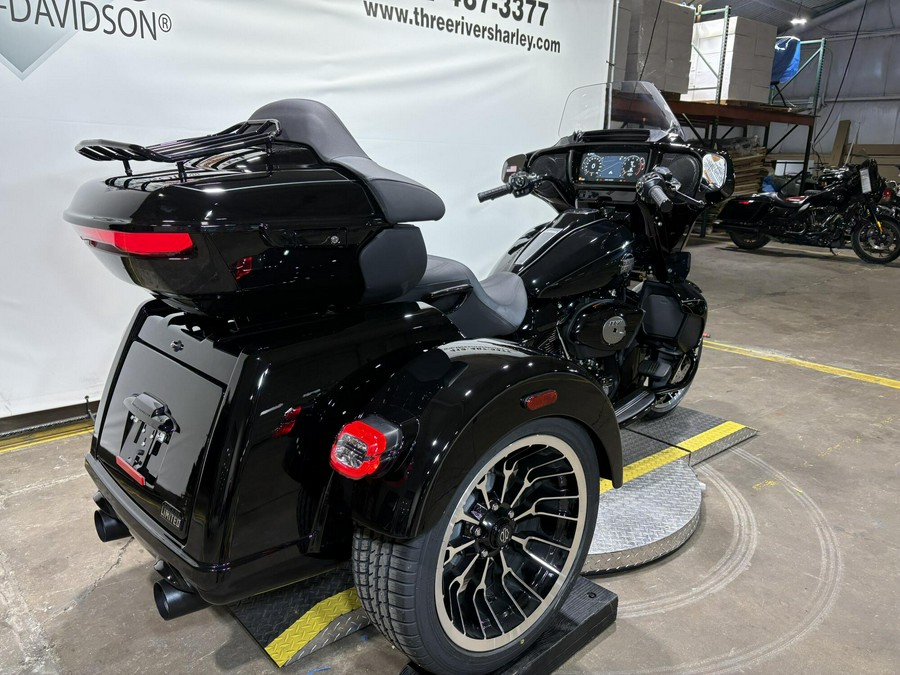 2026 Harley-Davidson® Street Glide 3 Limited Vivid Black Black Trim