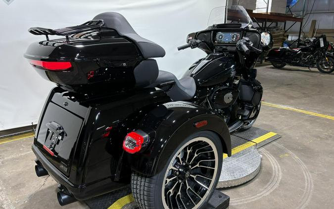2026 Harley-Davidson® Street Glide 3 Limited Vivid Black Black Trim