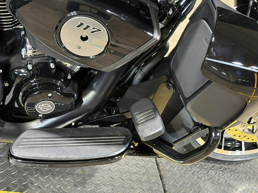 2026 Harley-Davidson® Street Glide 3 Limited Vivid Black Black Trim
