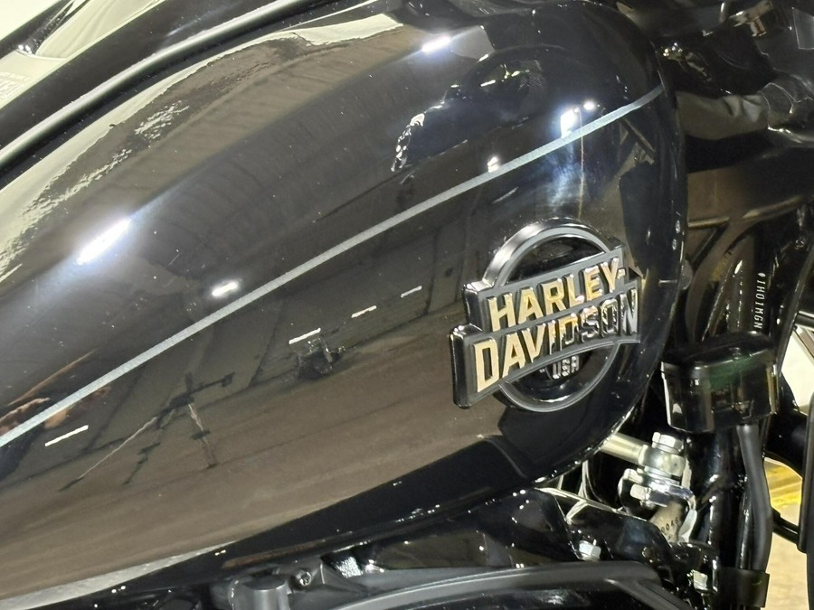 2026 Harley-Davidson® Street Glide 3 Limited Vivid Black Black Trim