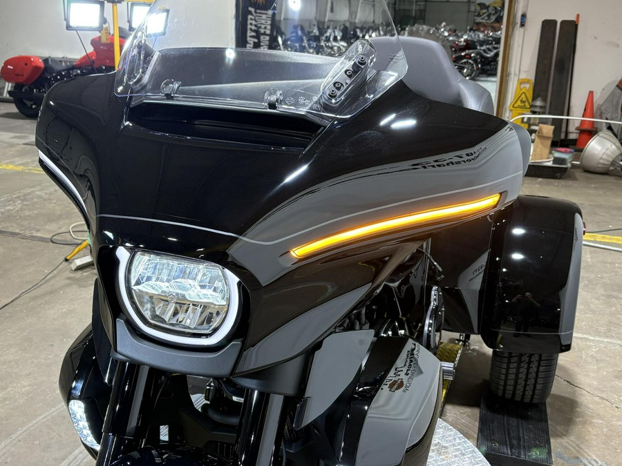 2026 Harley-Davidson® Street Glide 3 Limited Vivid Black Black Trim