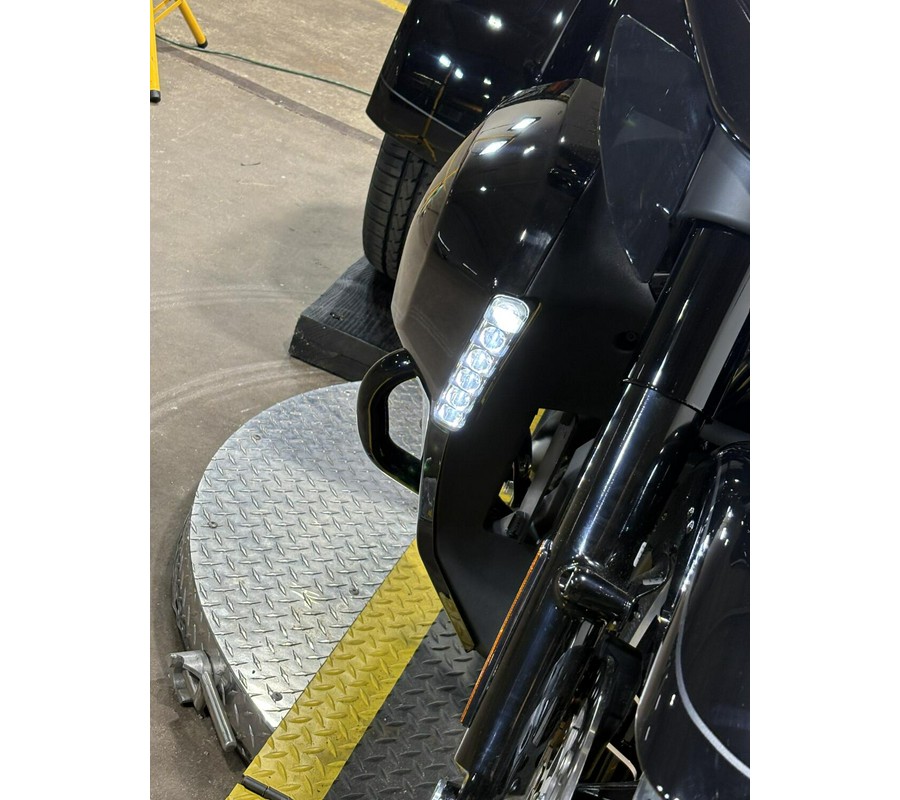 2026 Harley-Davidson® Street Glide 3 Limited Vivid Black Black Trim