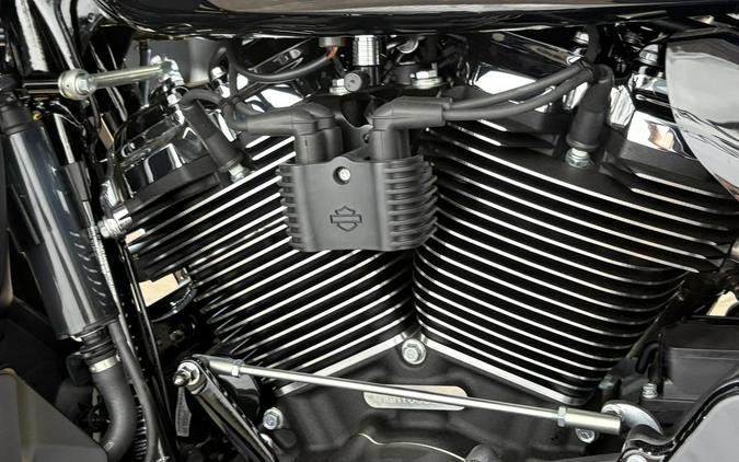2026 Harley-Davidson® Street Glide 3 Limited Vivid Black Black Trim
