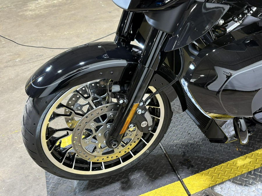 2026 Harley-Davidson® Street Glide 3 Limited Vivid Black Black Trim