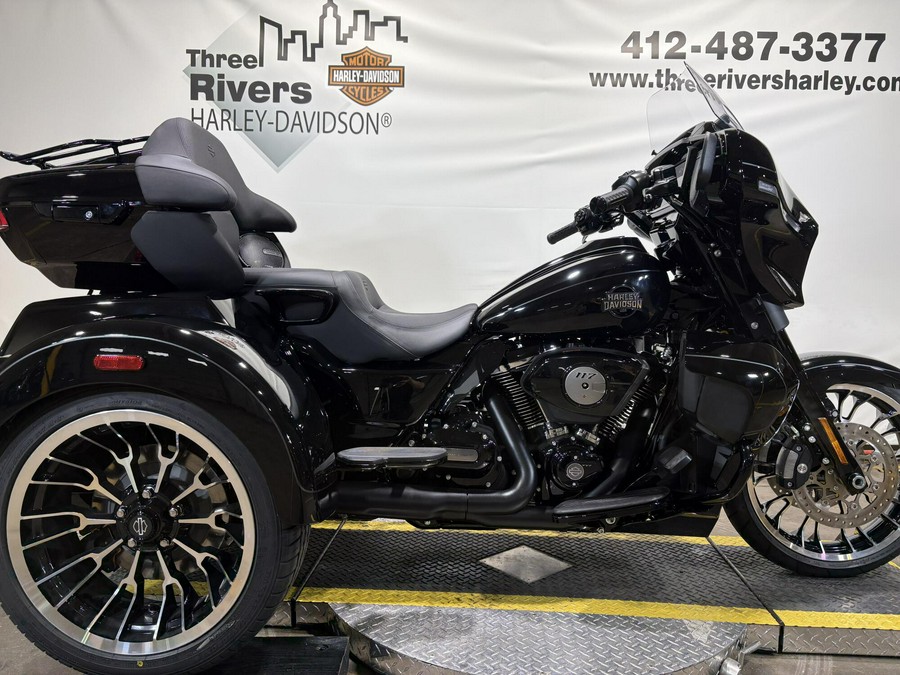2026 Harley-Davidson® Street Glide 3 Limited Vivid Black Black Trim