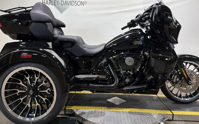 2026 Harley-Davidson® Street Glide 3 Limited Vivid Black Black Trim