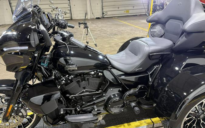 2026 Harley-Davidson® Street Glide 3 Limited Vivid Black Black Trim