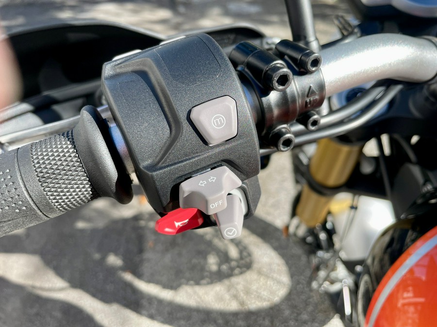 2025 Triumph Scrambler 1200 XE