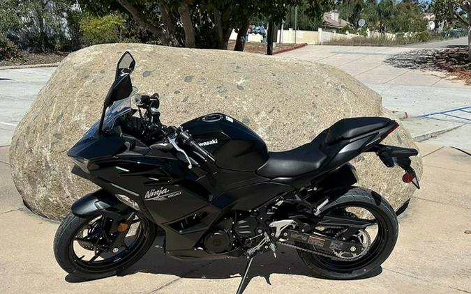 2026 Kawasaki Ninja 500 ABS Metallic Flat Spark Black
