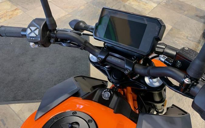 2023 KTM Duke 390