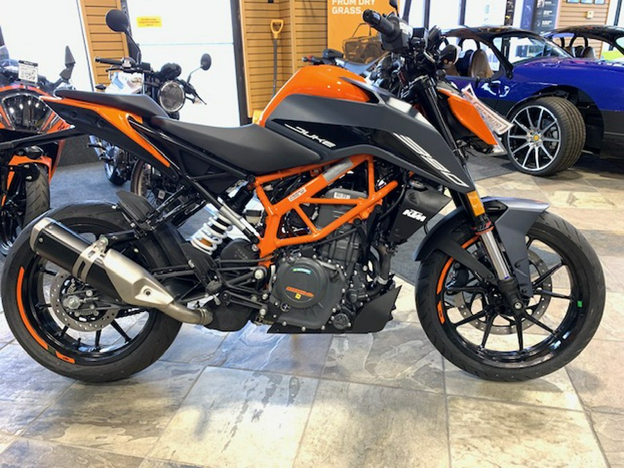 2023 KTM Duke 390