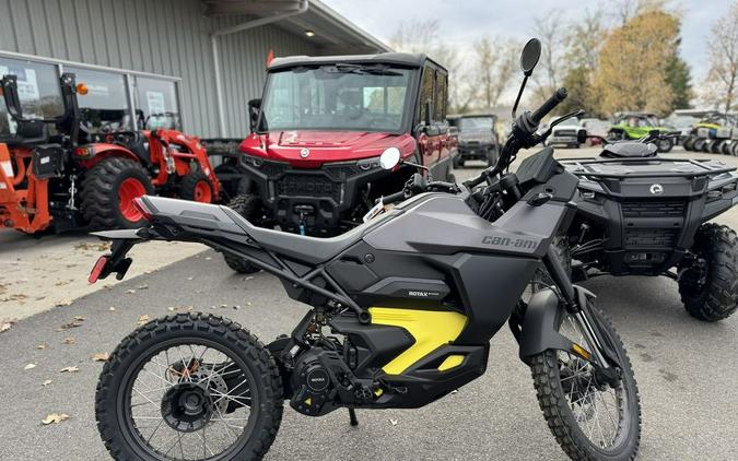 2025 Can-Am® Origin Carbon Black