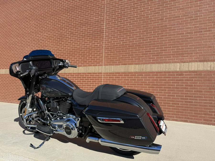 2026 Harley-Davidson® Street Glide® Midnight Ember Chrome Trim