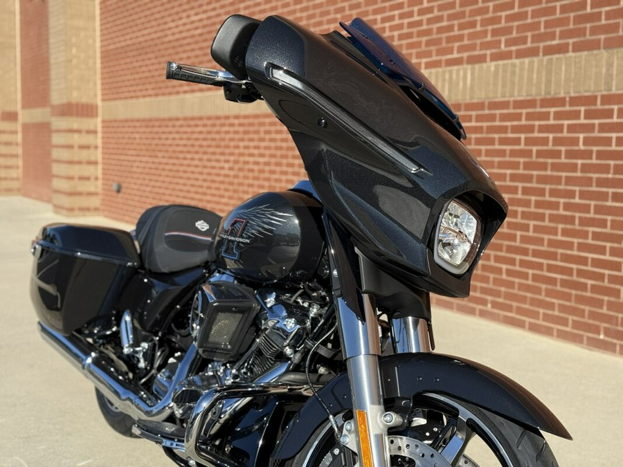 2026 Harley-Davidson® Street Glide® Midnight Ember Chrome Trim