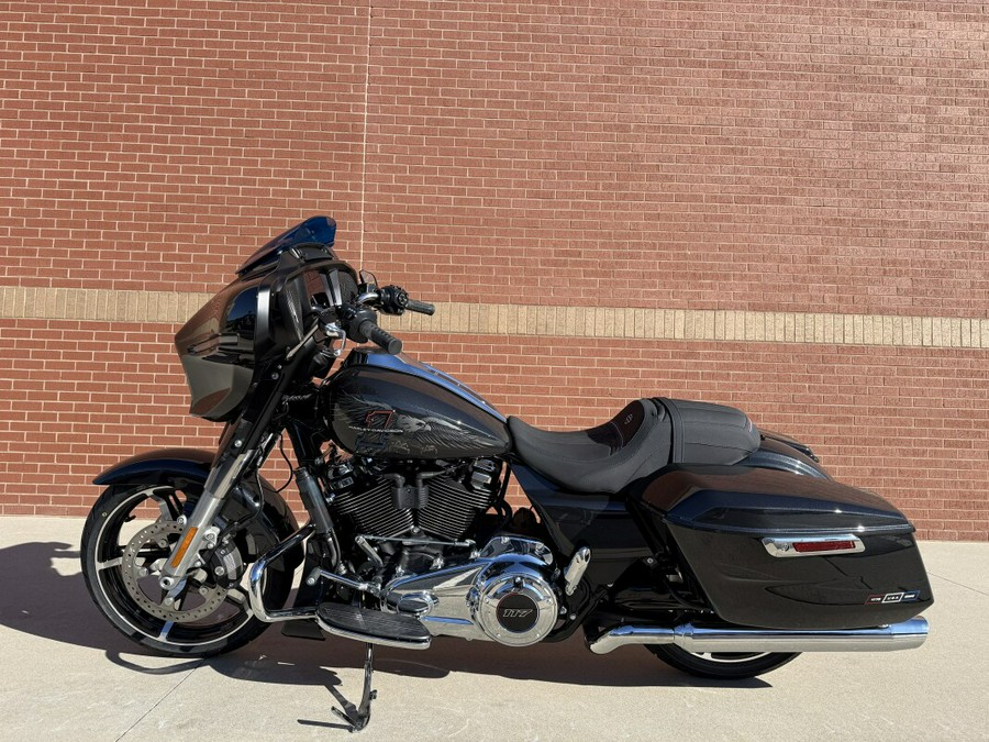 2026 Harley-Davidson® Street Glide® Midnight Ember Chrome Trim