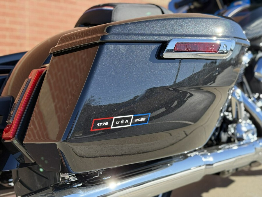 2026 Harley-Davidson® Street Glide® Midnight Ember Chrome Trim