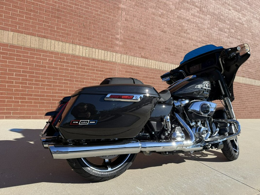 2026 Harley-Davidson® Street Glide® Midnight Ember Chrome Trim